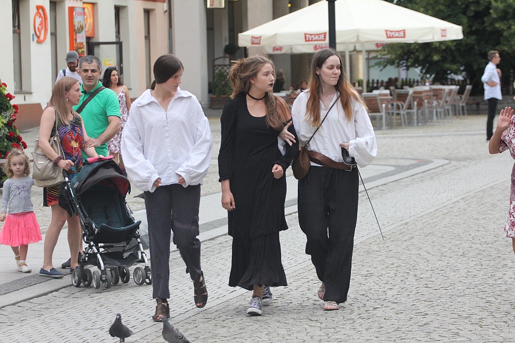 Plenerowy happening rozpoczął obchody jubileuszu teatru