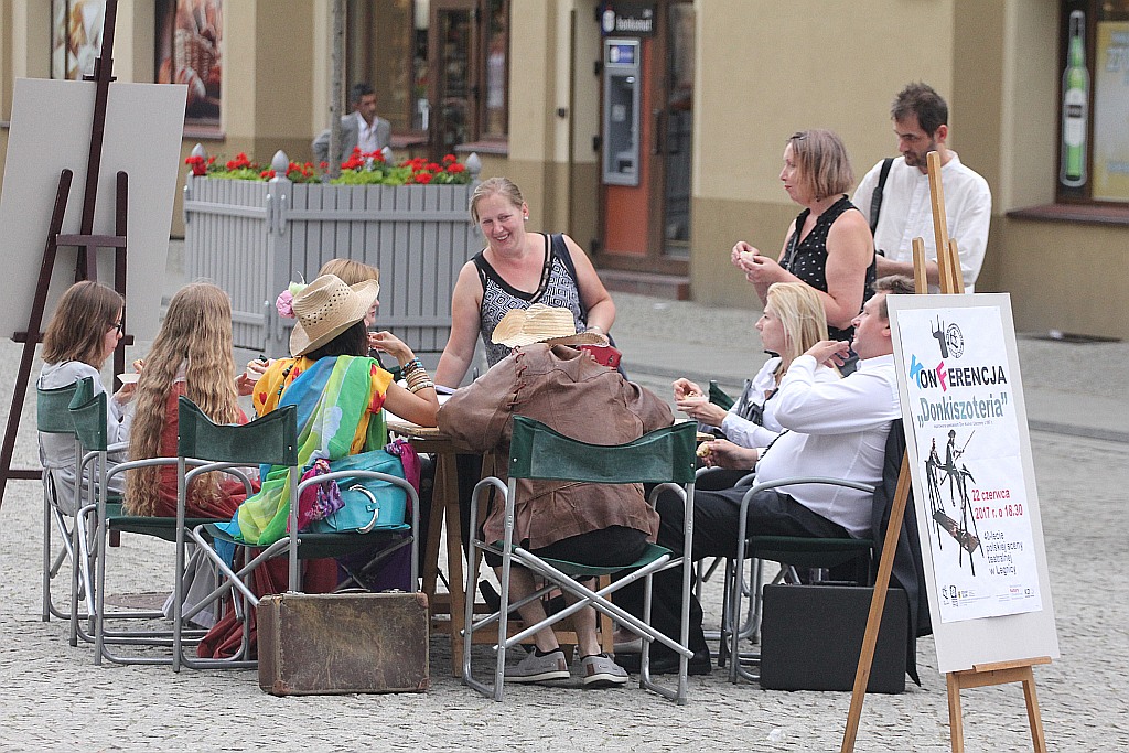 Plenerowy happening rozpoczął obchody jubileuszu teatru