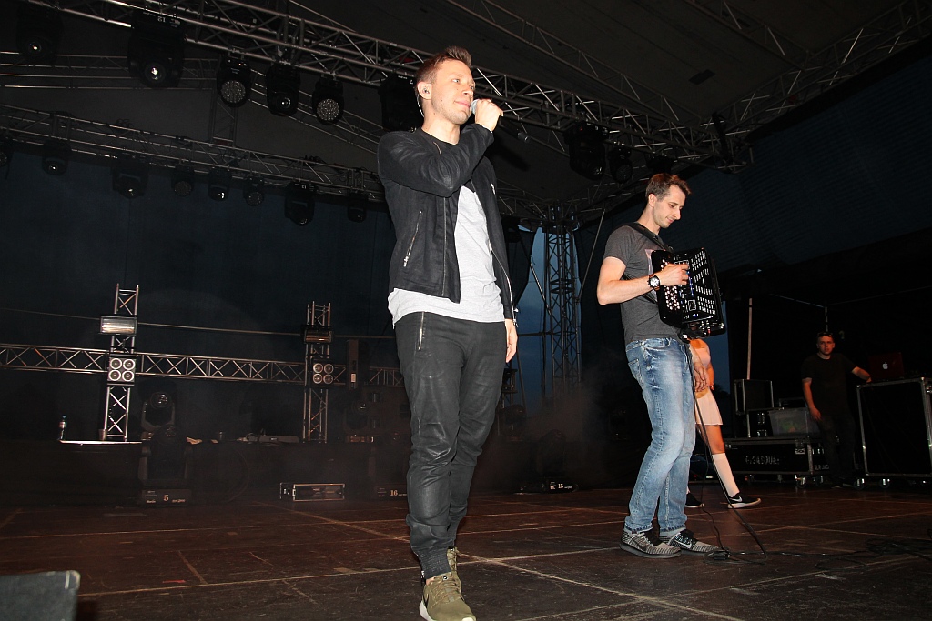 Święto Legnicy: Masters koncertuje na scenie na lotnisku