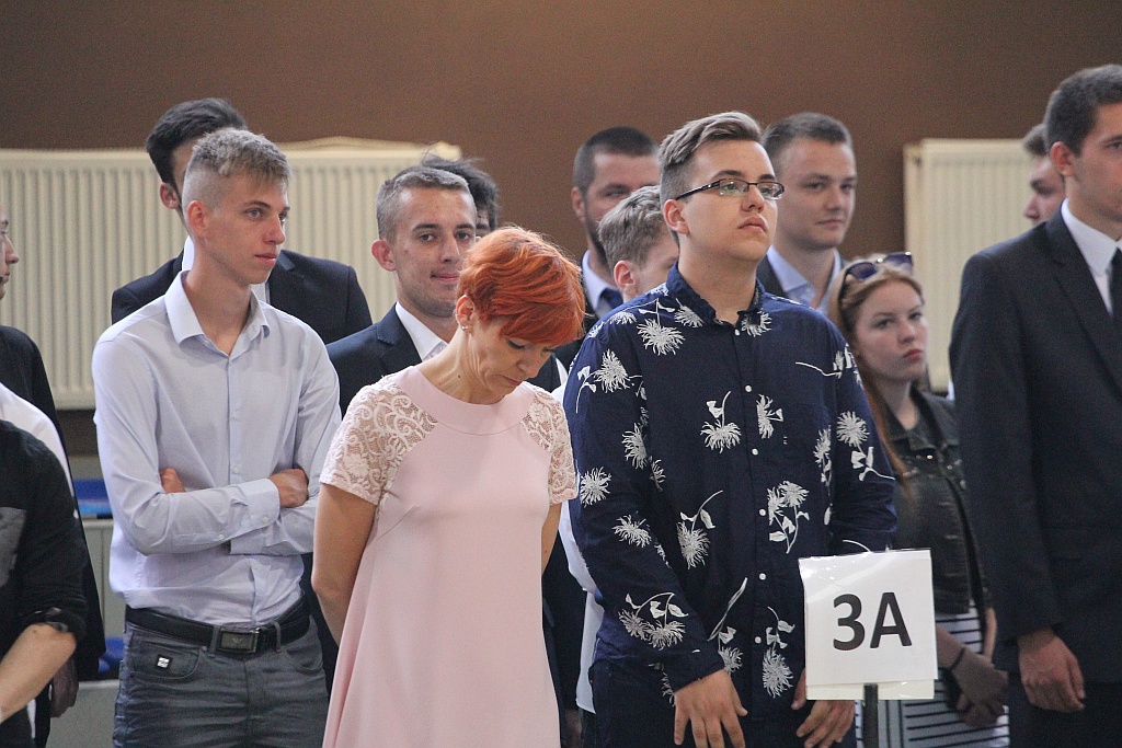 Uczniowie legnickiej Henrykówki odebrali świadectwa szkolne