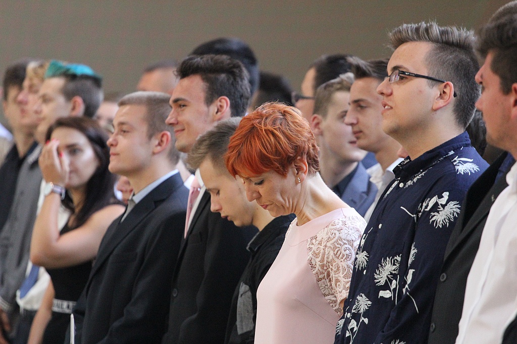 Uczniowie legnickiej Henrykówki odebrali świadectwa szkolne