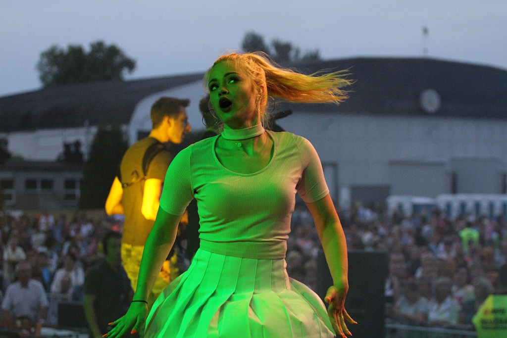 Święto Legnicy: Masters koncertuje na scenie na lotnisku