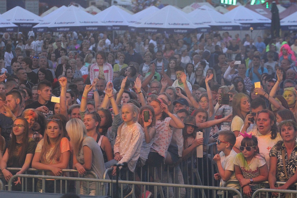 Święto Legnicy: Masters koncertuje na scenie na lotnisku