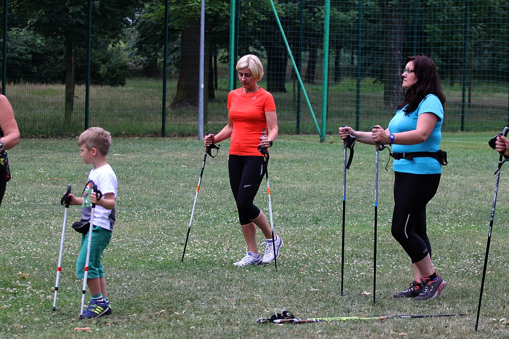 Chodzili z OSiRem.  Chodzę bo lubię Nordic Walking