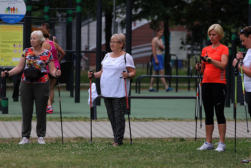 Chodzili z OSiRem.  Chodzę bo lubię Nordic Walking