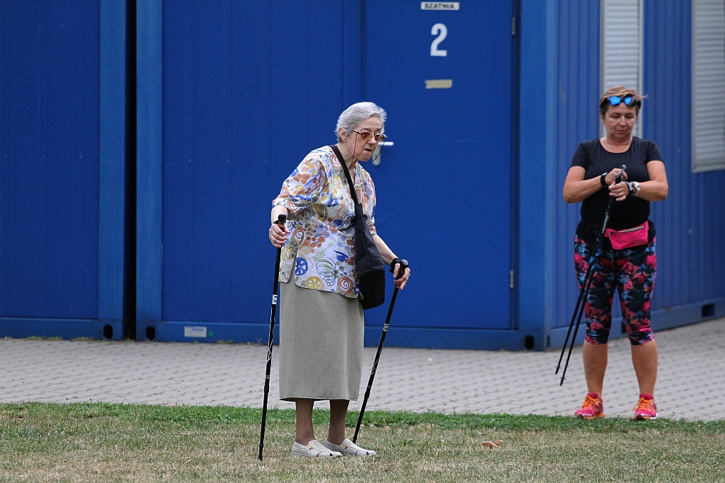 Chodzili z OSiRem.  Chodzę bo lubię Nordic Walking
