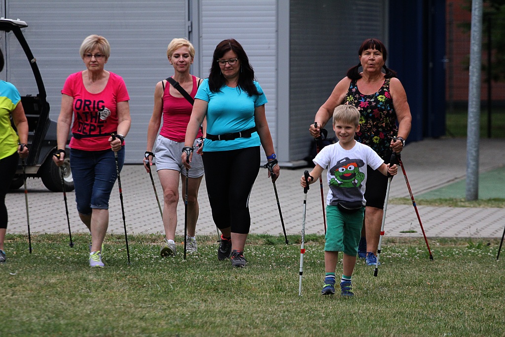 Chodzili z OSiRem.  Chodzę bo lubię Nordic Walking