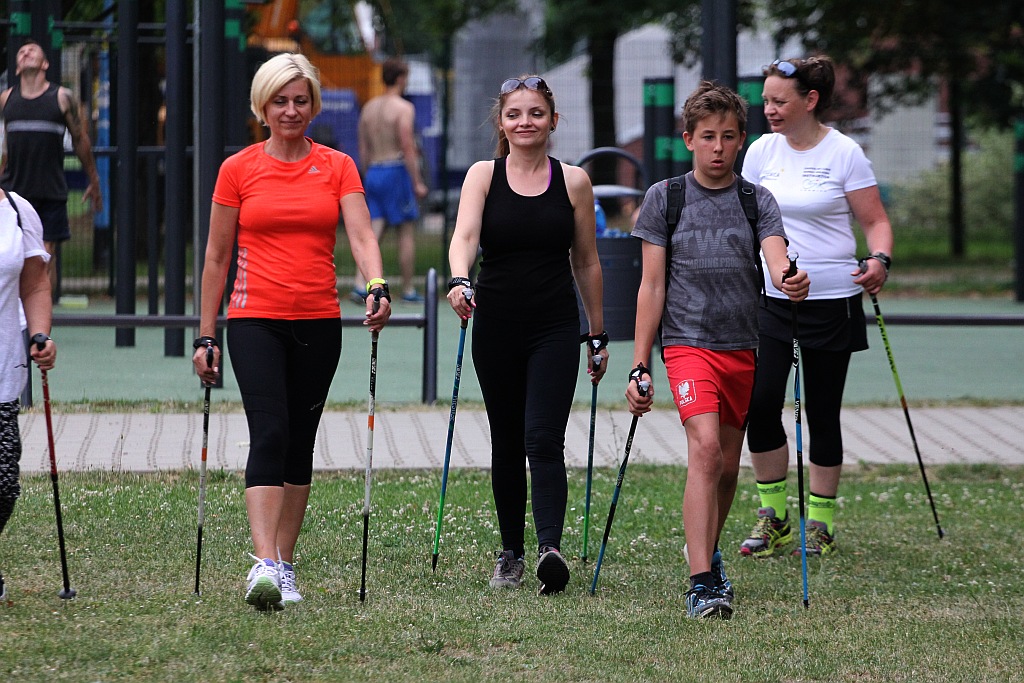 Chodzili z OSiRem.  Chodzę bo lubię Nordic Walking