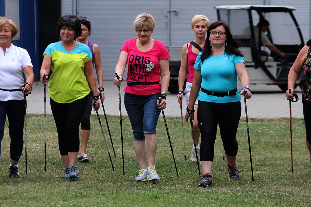 Chodzili z OSiRem.  Chodzę bo lubię Nordic Walking