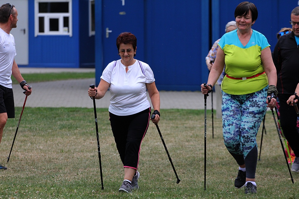 Chodzili z OSiRem.  Chodzę bo lubię Nordic Walking