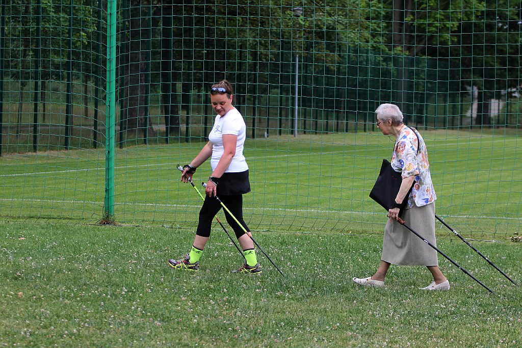 Chodzili z OSiRem.  Chodzę bo lubię Nordic Walking