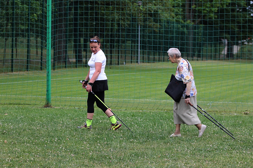 Chodzili z OSiRem.  Chodzę bo lubię Nordic Walking