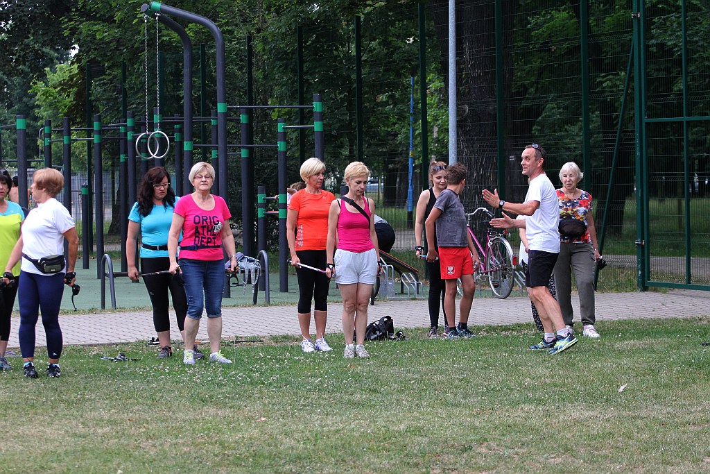 Chodzili z OSiRem.  Chodzę bo lubię Nordic Walking