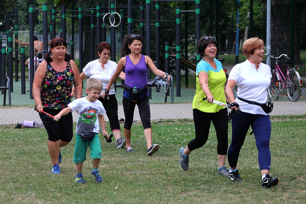 Chodzili z OSiRem.  Chodzę bo lubię Nordic Walking