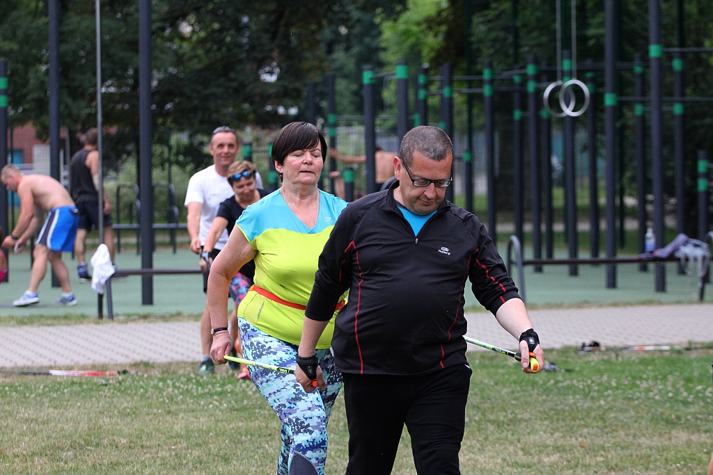 Chodzili z OSiRem.  Chodzę bo lubię Nordic Walking