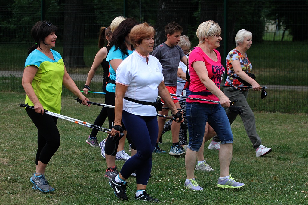 Chodzili z OSiRem.  Chodzę bo lubię Nordic Walking