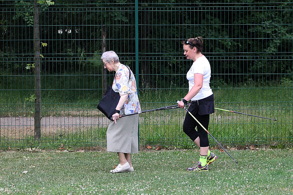 Chodzili z OSiRem.  Chodzę bo lubię Nordic Walking