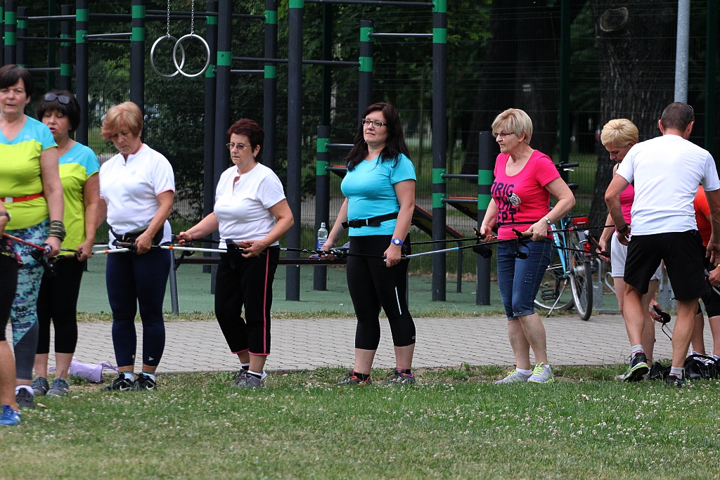 Chodzili z OSiRem.  Chodzę bo lubię Nordic Walking