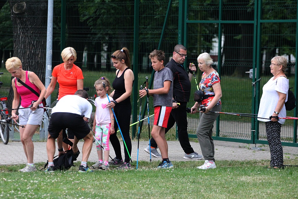 Chodzili z OSiRem.  Chodzę bo lubię Nordic Walking
