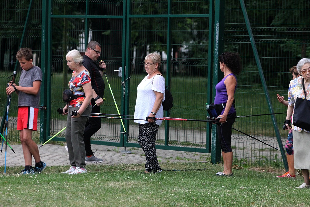 Chodzili z OSiRem.  Chodzę bo lubię Nordic Walking