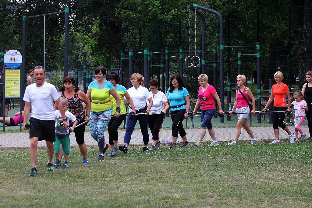 Chodzili z OSiRem.  Chodzę bo lubię Nordic Walking