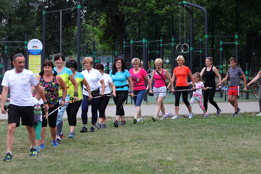 Chodzili z OSiRem.  Chodzę bo lubię Nordic Walking