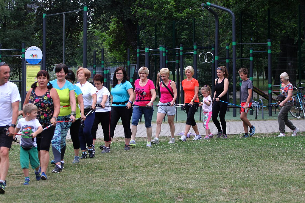 Chodzili z OSiRem.  Chodzę bo lubię Nordic Walking