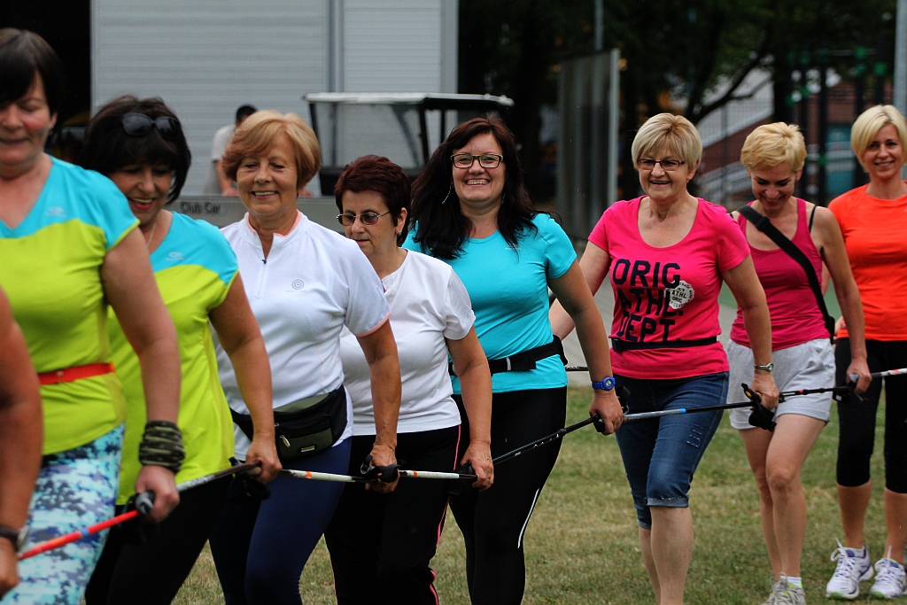 Chodzili z OSiRem.  Chodzę bo lubię Nordic Walking