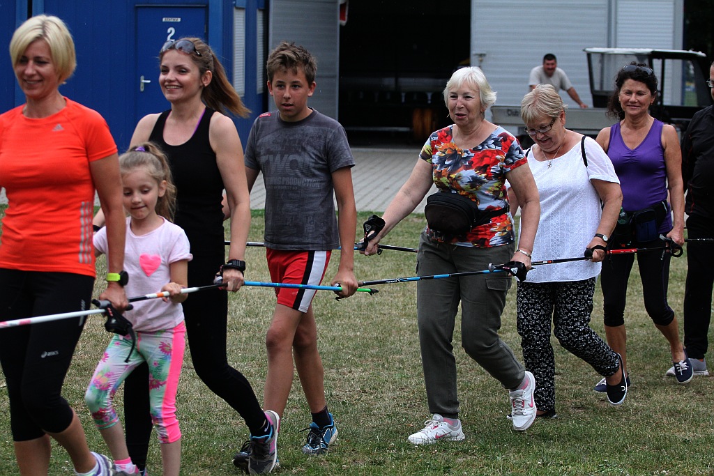 Chodzili z OSiRem.  Chodzę bo lubię Nordic Walking