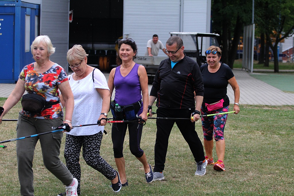 Chodzili z OSiRem.  Chodzę bo lubię Nordic Walking