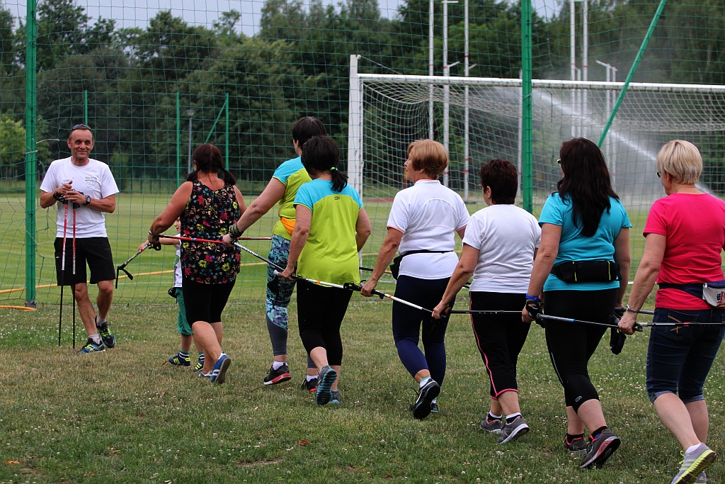 Chodzili z OSiRem.  Chodzę bo lubię Nordic Walking