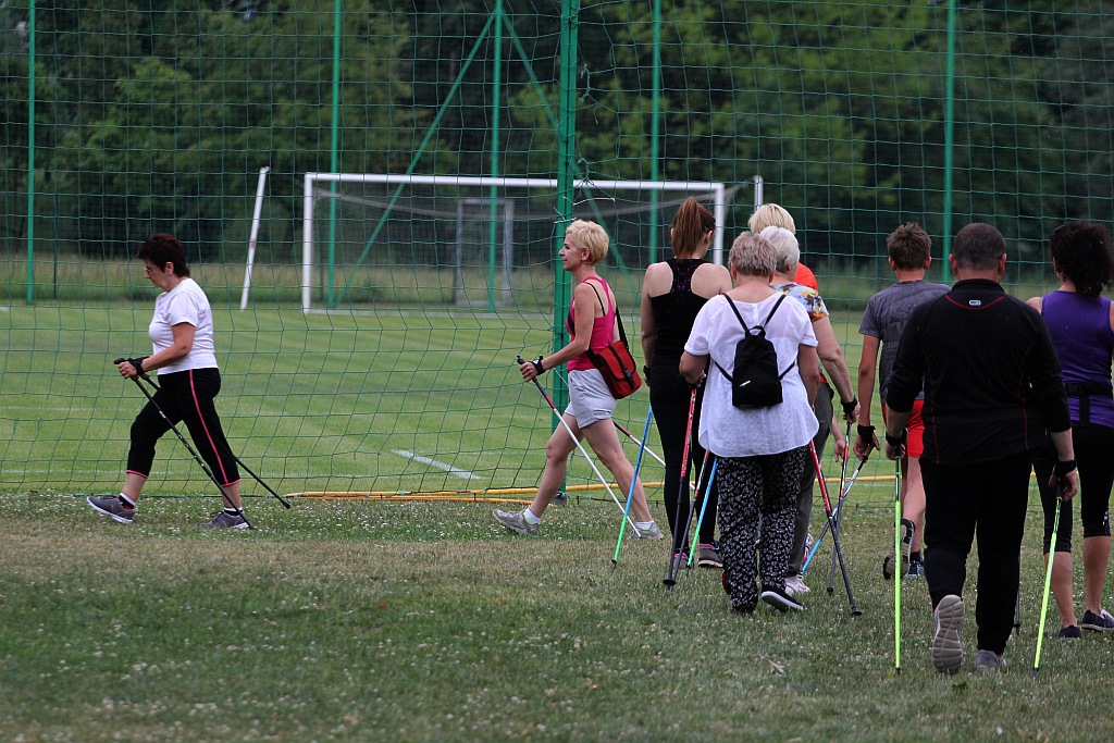 Chodzili z OSiRem.  Chodzę bo lubię Nordic Walking