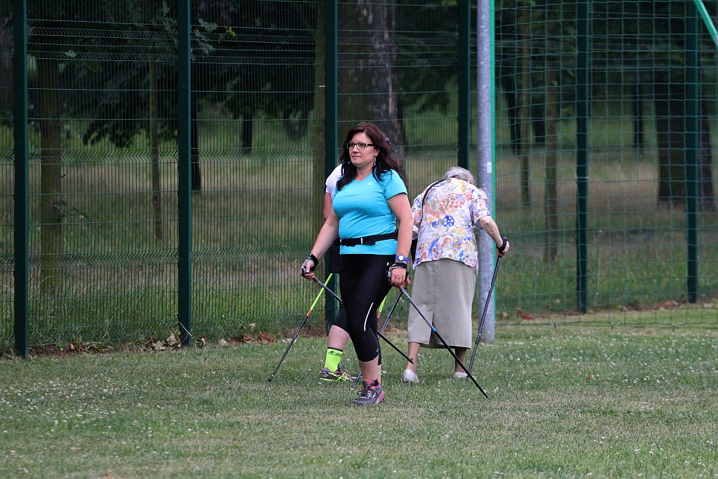 Chodzili z OSiRem.  Chodzę bo lubię Nordic Walking