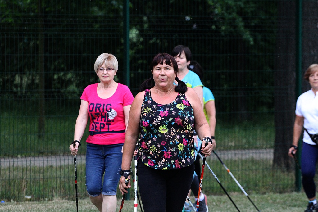 Chodzili z OSiRem.  Chodzę bo lubię Nordic Walking