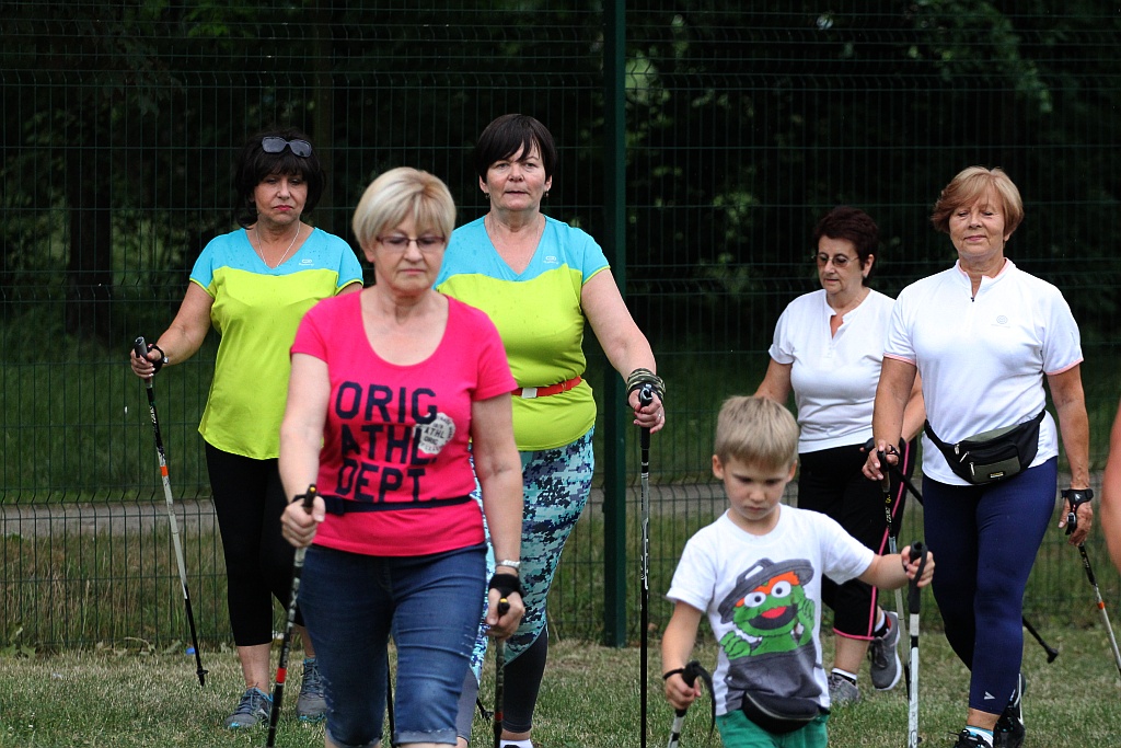Chodzili z OSiRem.  Chodzę bo lubię Nordic Walking