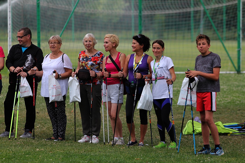 Chodzili z OSiRem.  Chodzę bo lubię Nordic Walking