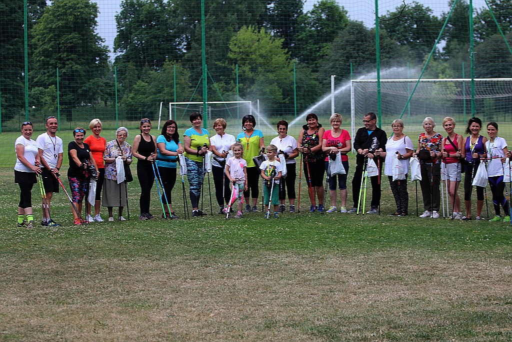 Chodzili z OSiRem.  Chodzę bo lubię Nordic Walking