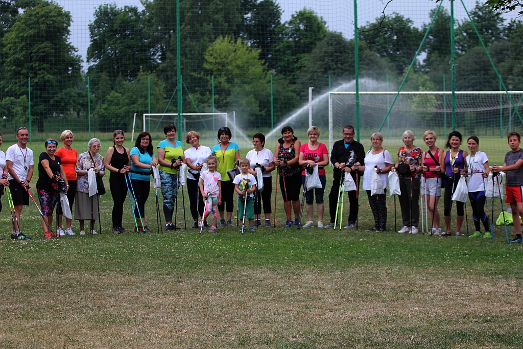 Chodzili z OSiRem.  Chodzę bo lubię Nordic Walking