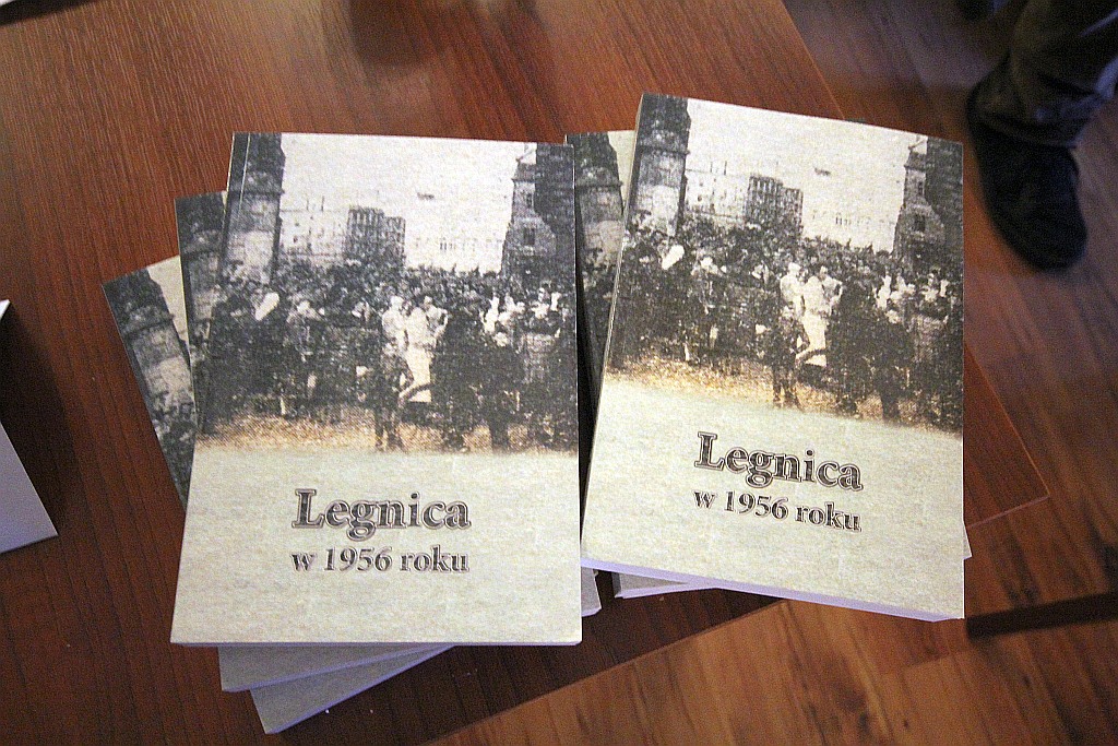 Promocja książki Marii Kubasik i Marka Żaka o 1956 w Legnicy