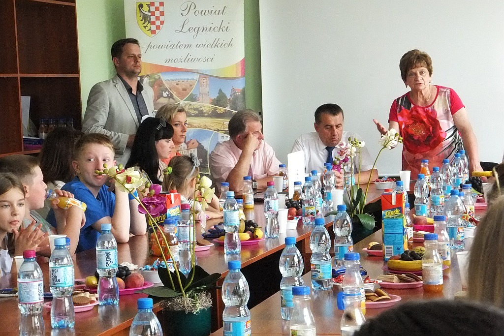 Dzieci z Ukrainy goszczące na wakacjach odwiedziły starostwo