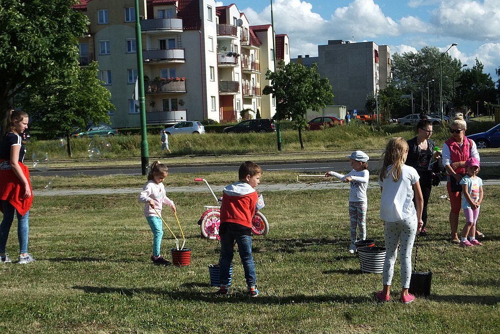 W piątek o piątej mieszkańcy Piekar powitali wakacje