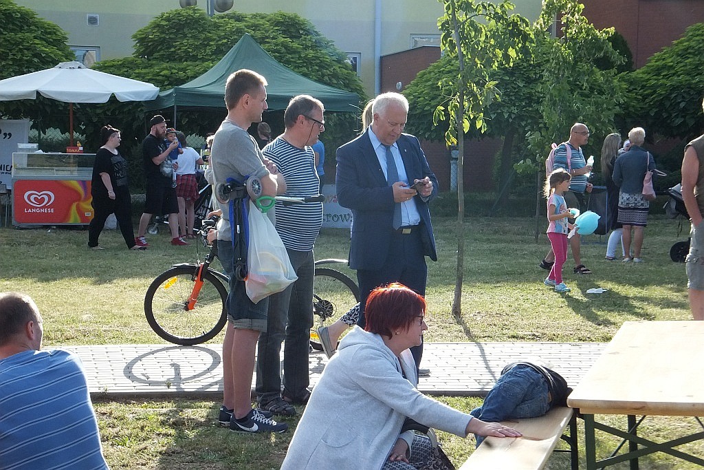 W piątek o piątej mieszkańcy Piekar powitali wakacje
