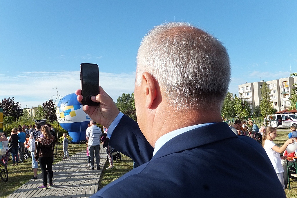 W piątek o piątej mieszkańcy Piekar powitali wakacje