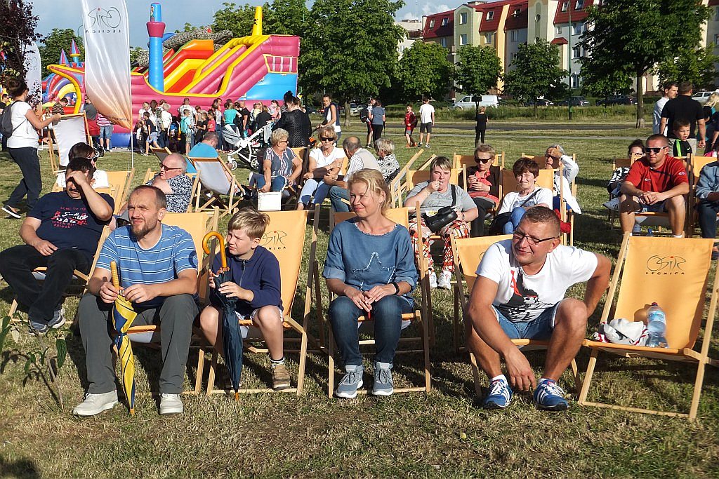 W piątek o piątej mieszkańcy Piekar powitali wakacje