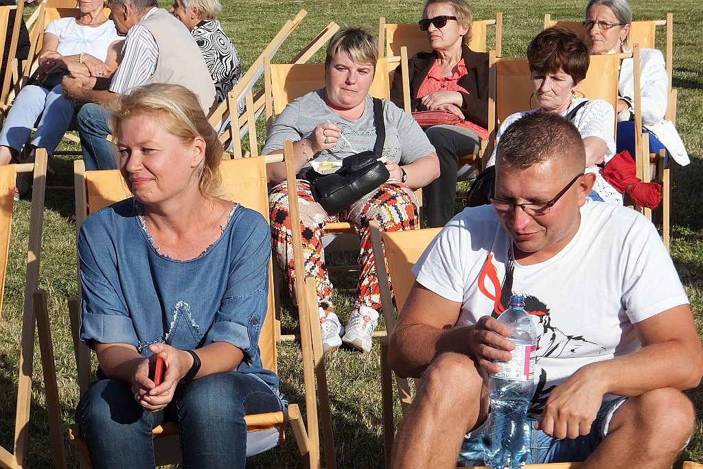 W piątek o piątej mieszkańcy Piekar powitali wakacje
