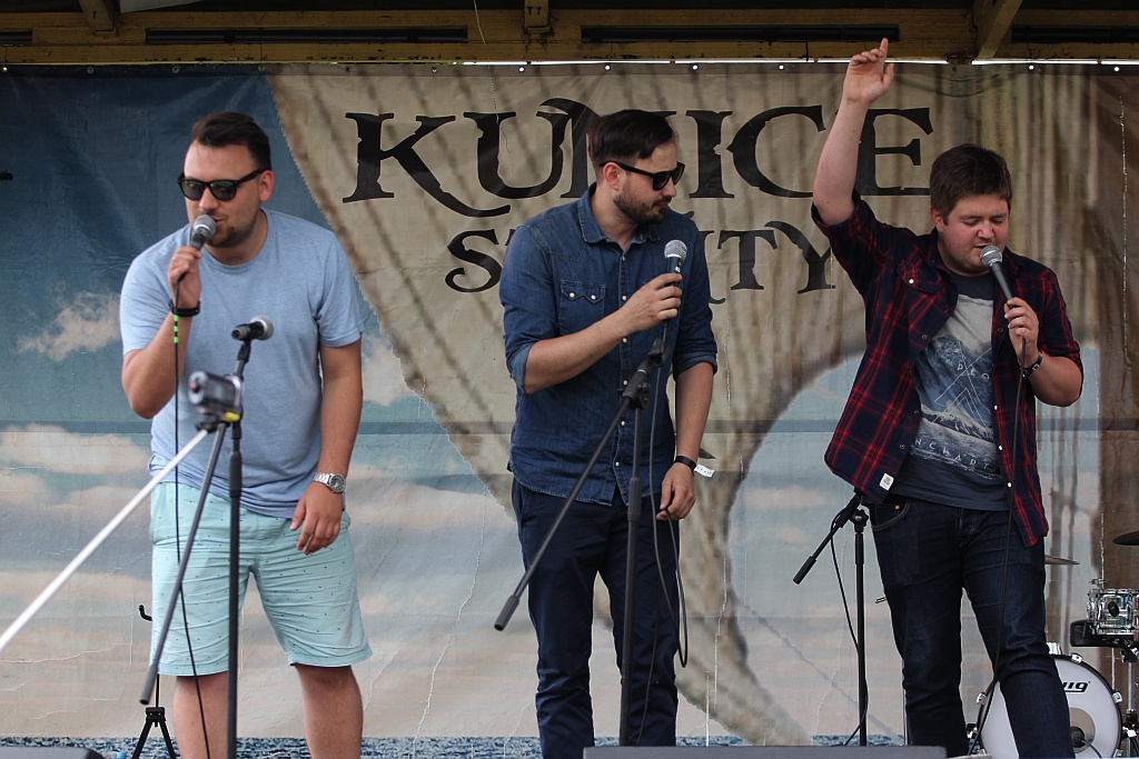 Shantażyści oczarowali głosami kunicką szantową publiczność