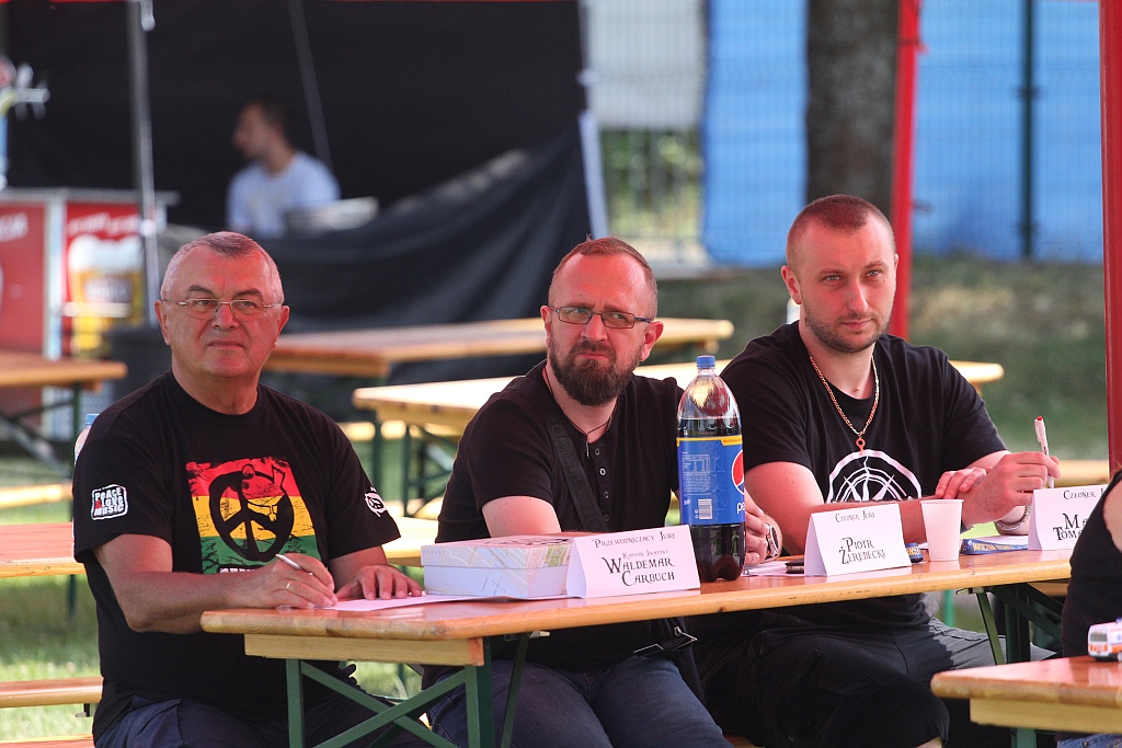 Czterech uczestników konkursu piosenki żeglarskiej SZANTY KUNICE