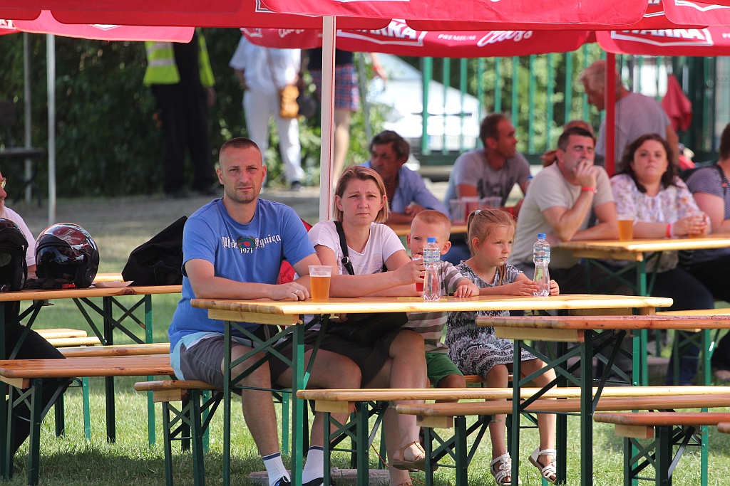 Czterech uczestników konkursu piosenki żeglarskiej SZANTY KUNICE