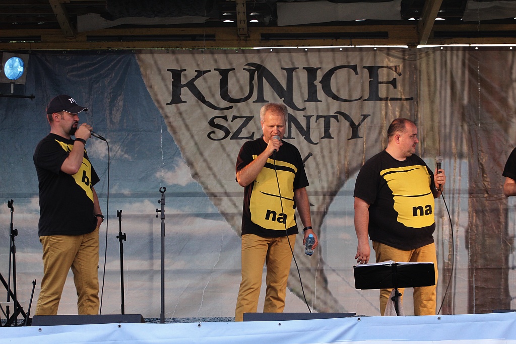 Banana Boat - wielki banan podzielony na pięć  części