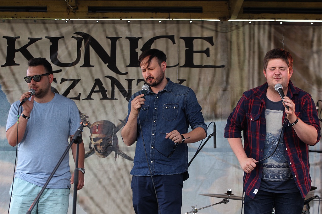 Shantażyści oczarowali głosami kunicką szantową publiczność